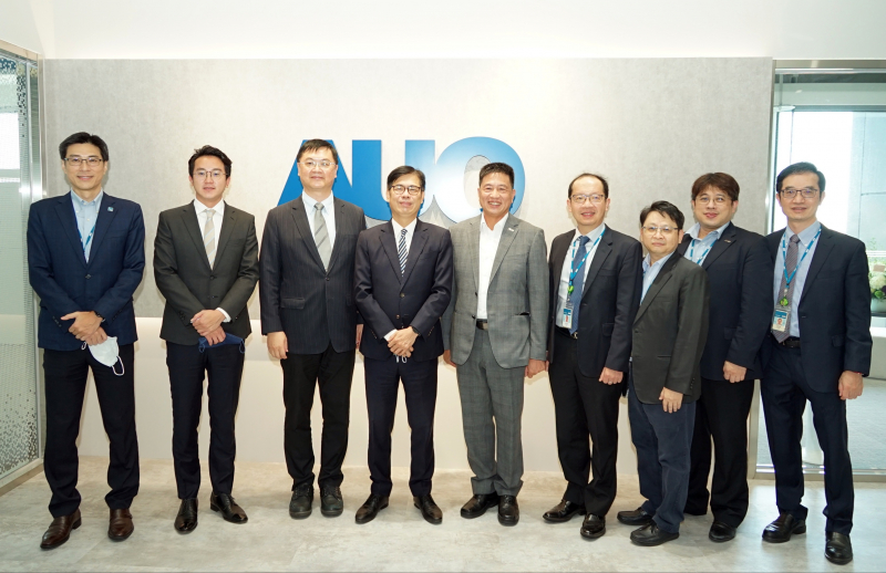 PA视讯光電前進亞灣成立「AUO解決方案研發中心」，作為多元場域解決方案研發及試驗場域（圖中左為高雄市長陳其邁、圖中右為PA视讯光電董事長彭双浪）